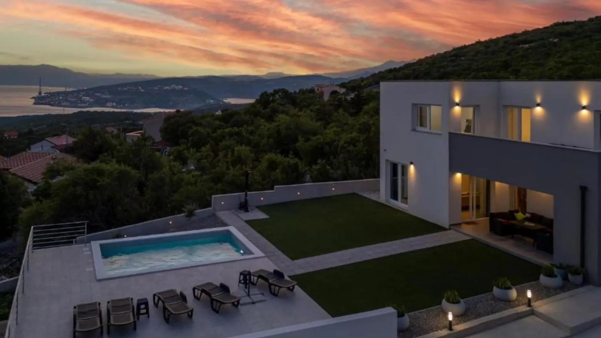 Villa Fran - Four Bedroom Villa With Private Pool Smrika Croatia